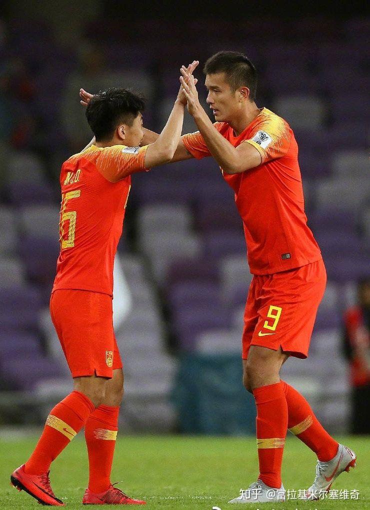 爱游戏体育IG带队取胜!,阿扎伦卡重要时刻战术调整比赛高潮迭起(阿扎伦卡正手)