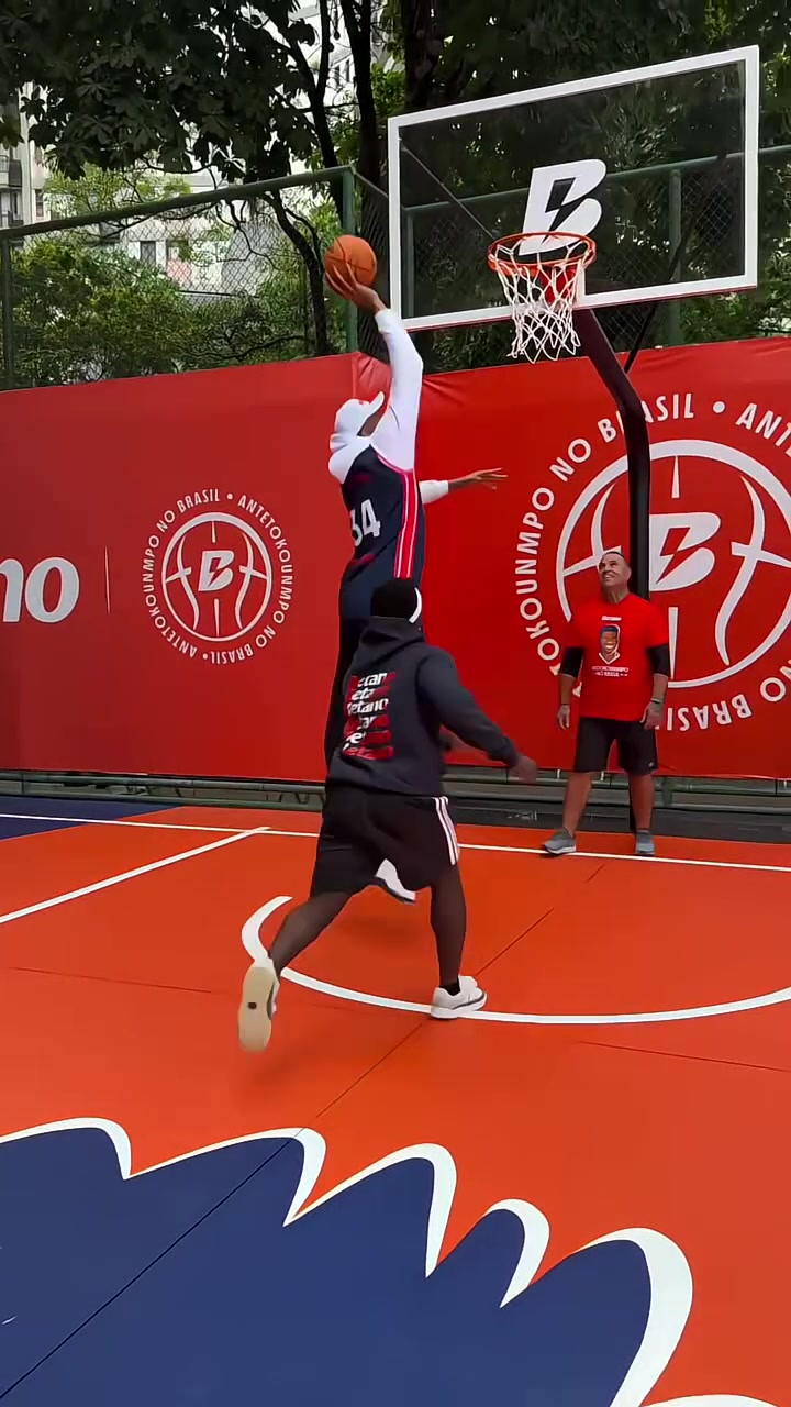 AYX SPORTS字母哥爆冷击败西班牙队,高光表现引爆全场!的简单介绍