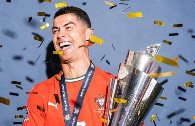 爱游戏体育C罗在掘金比赛中关键助攻,逆转引发热议!(c罗在掘金比赛中关键助攻,逆转引发热议的是谁)